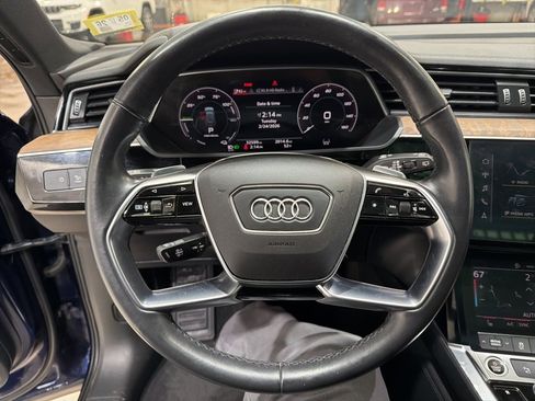 Used 2022 Audi e-tron Premium w/ Convenience Plus Package image 18
