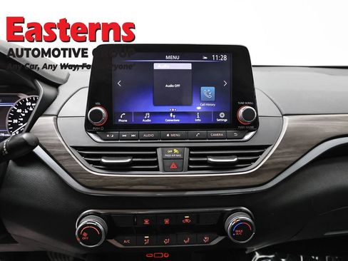 Used 2025 Nissan Altima 2.5 SV FWD image 12