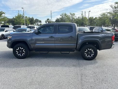 Used 2017 Toyota Tacoma TRD Off-Road AWD/4WD image 3