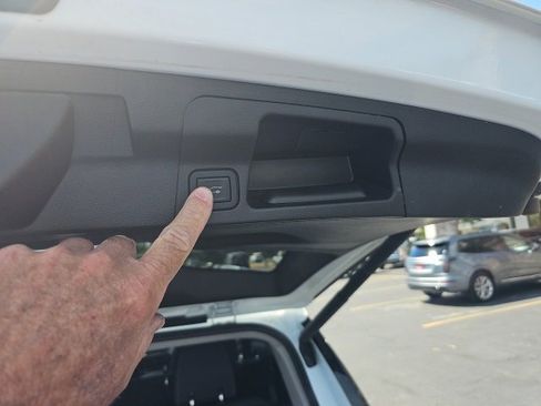 Used 2023 GMC Acadia SLE image 15