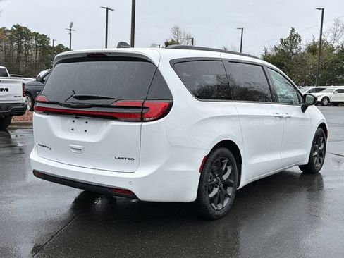 New 2026 Chrysler Pacifica Limited w/ S Appearance Package FWD image 12