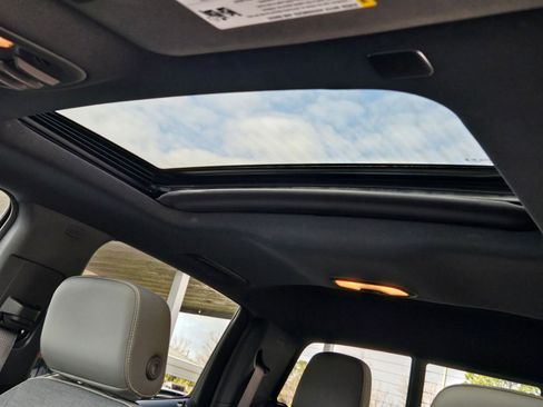 Used 2024 Chevrolet Colorado ZR2 w/ Safety Package image 24