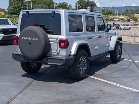 Used 2024 Jeep Wrangler Unlimited Sahara w/ Technology Group AWD/4WD image 8