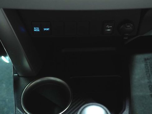 Used 2015 Toyota RAV4 LE AWD/4WD image 18