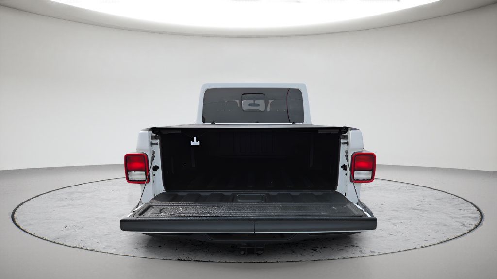 Used 2025 Jeep Gladiator Sport AWD/4WD image 13