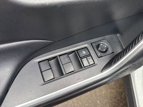 Used 2021 Toyota RAV4 LE image 17