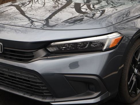 Used 2023 Honda Civic Sport image 3