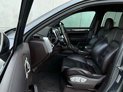 Used 2016 Porsche Cayenne GTS image 9