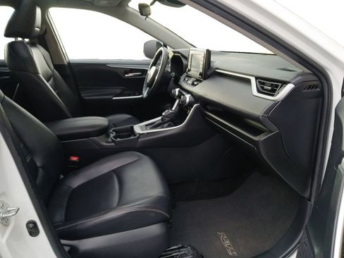 Used 2020 Toyota RAV4 XLE Premium FWD image 24