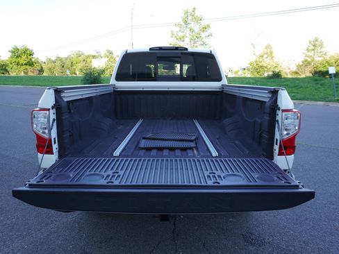 Used 2019 Nissan Titan PRO-4X w/ Pro-4x Convenience Package AWD/4WD image 10