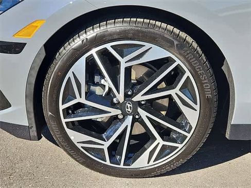 Used 2023 Hyundai Ioniq 6 SEL image 13