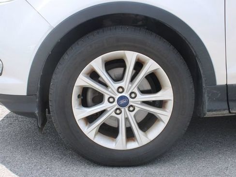Used 2018 Ford Escape SE w/ SE Sync 3 Package FWD image 33