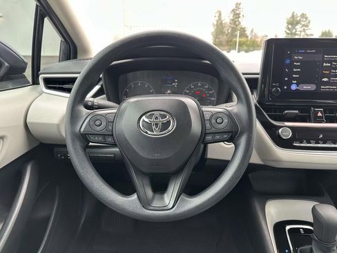 Used 2025 Toyota Corolla LE w/ Convenience Package image 11