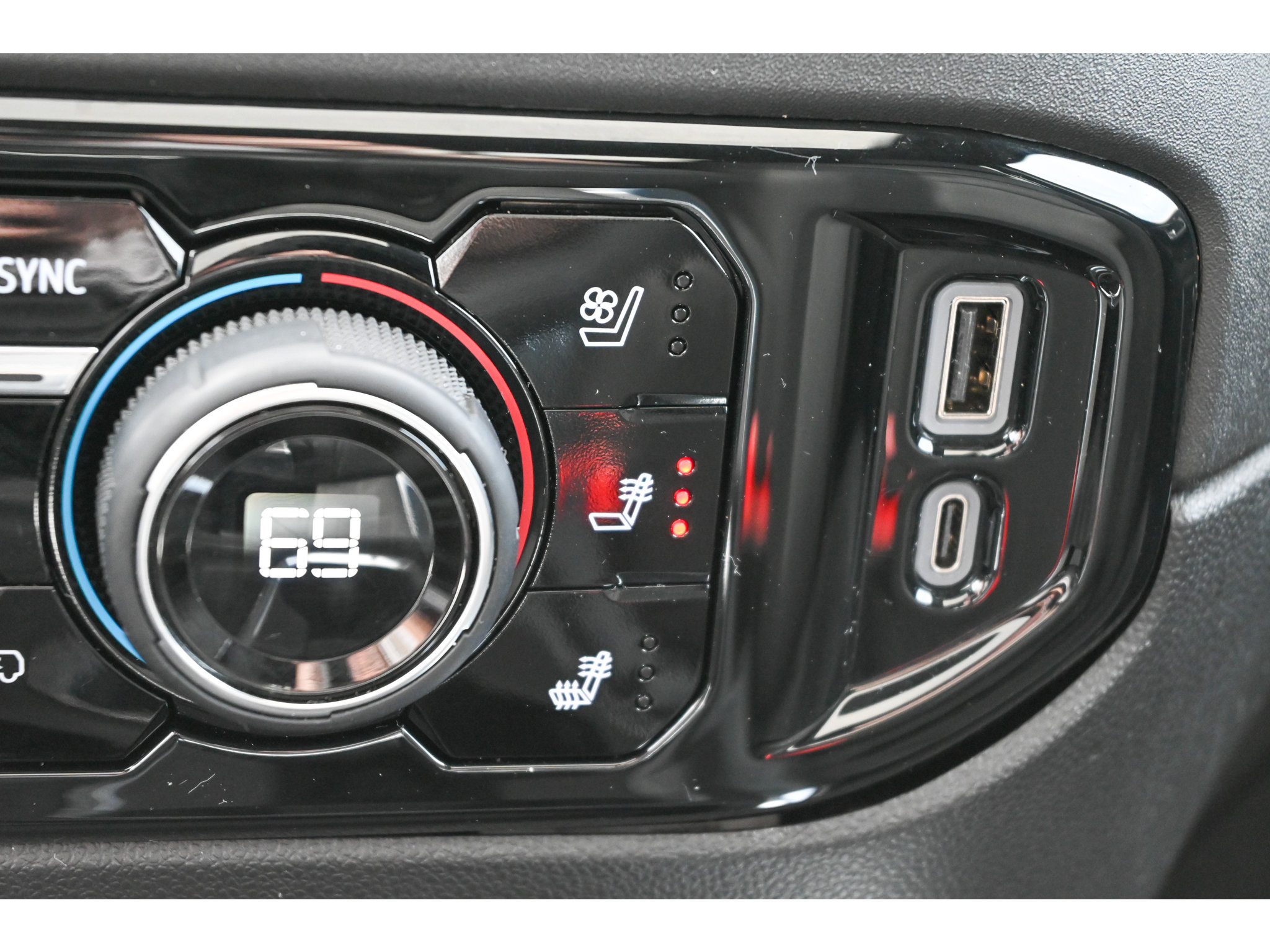 Used 2024 Chevrolet Silverado 1500 LTZ w/ LTZ Premium Package AWD/4WD image 48