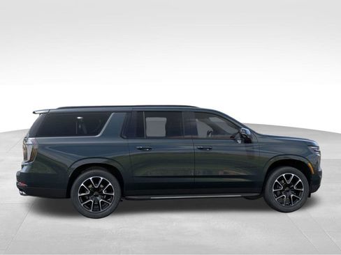 New 2026 Chevrolet Suburban RST image 5