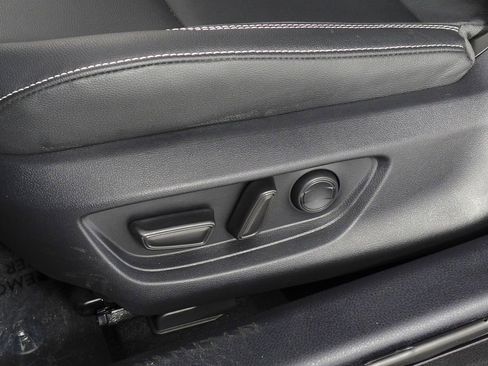 Used 2025 Toyota Camry SE w/ Convenience Package image 22