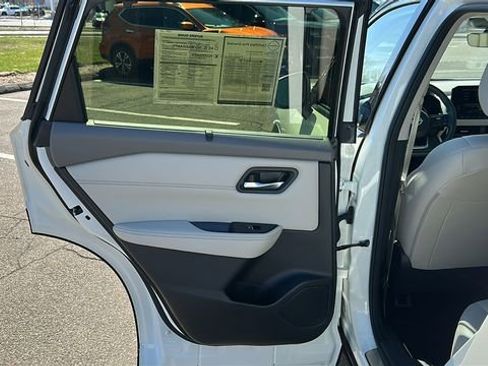 Certified 2023 Nissan Rogue SL w/ SL Premium Package AWD/4WD image 23