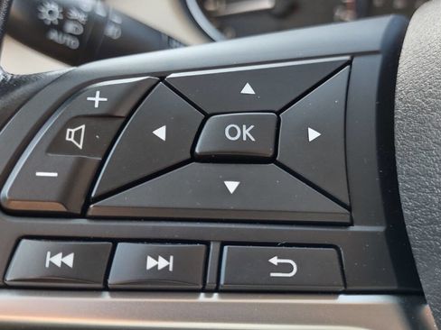 Used 2019 Nissan Rogue SV w/ Premium Package image 19