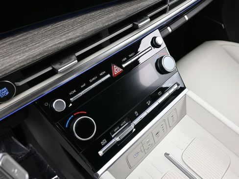 Used 2025 Hyundai Santa Fe Limited image 16