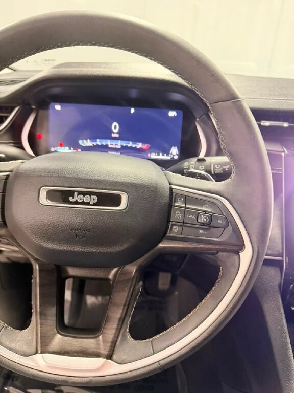 Used 2023 Jeep Grand Cherokee L Limited AWD/4WD image 23