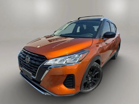 Used 2021 Nissan Kicks SV w/ Exterior Package FWD image 1