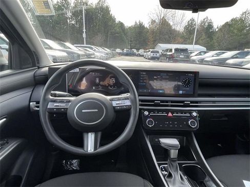 Certified 2025 Hyundai Tucson SEL image 10