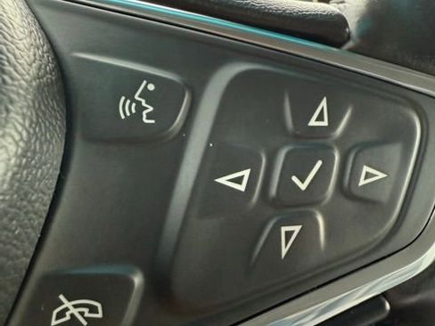 Used 2020 Chevrolet Bolt Premier w/ Infotainment Package image 37