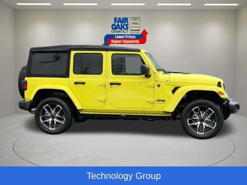 Used 2024 Jeep Wrangler Unlimited w/ Convenience Group AWD/4WD image 6