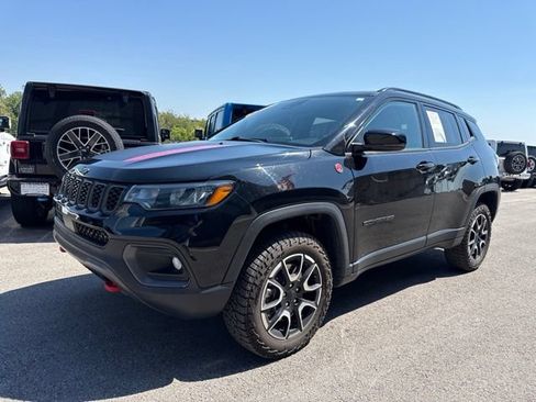 Used 2024 Jeep Compass Trailhawk w/ Sun and Sound Group AWD/4WD image 8