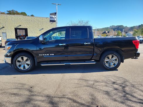 Used 2019 Nissan Titan SL w/ Chrome Package image 24