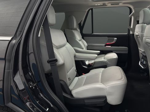 Used 2025 Ford Expedition Platinum AWD/4WD image 25