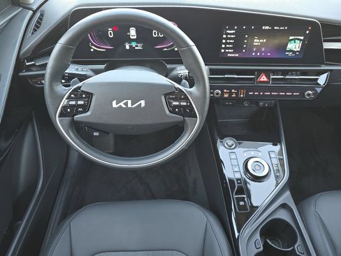 Used 2023 Kia Niro EX w/ EX Cold Weather Package FWD image 14