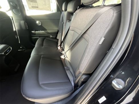 New 2025 Genesis GV60 Advanced image 25