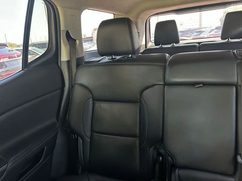 Used 2023 GMC Acadia SLT FWD image 10