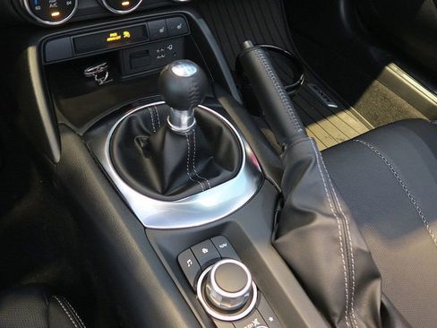 Used 2022 MAZDA MX-5 Miata Grand Touring w/ Weather Package image 21