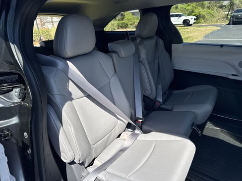 New 2025 Toyota Sienna XLE image 30