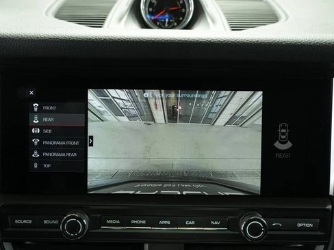 Certified 2021 Porsche Macan image 19