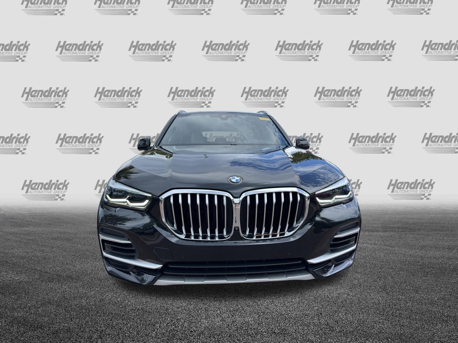 Used 2022 BMW X5 xDrive40i w/ Premium Package AWD/4WD image 3