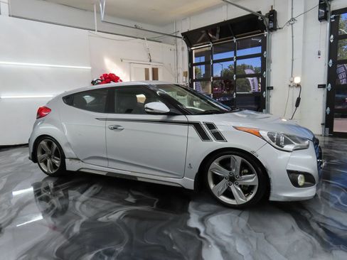 Used 2013 Hyundai Veloster Turbo FWD image 5
