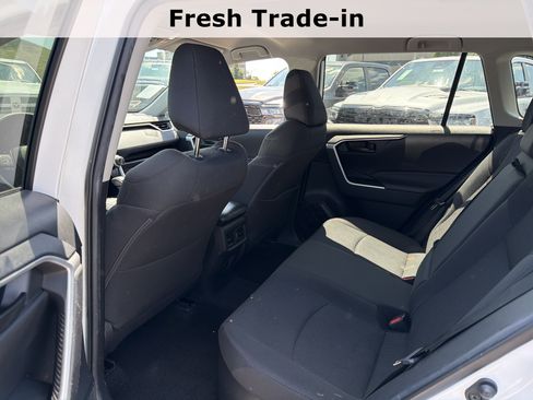 Used 2021 Toyota RAV4 LE AWD/4WD image 14