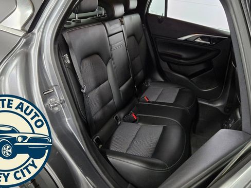 Used 2018 INFINITI QX30 AWD image 32