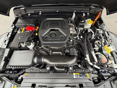 Used 2023 Jeep Wrangler Unlimited Sahara image 17