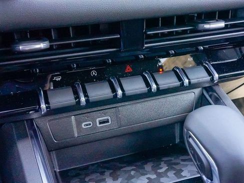 Used 2025 GMC Canyon Elevation w/ Convenience Package image 28