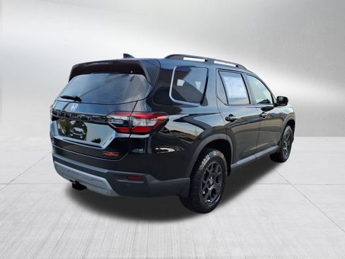 New 2025 Honda Pilot TrailSport image 4
