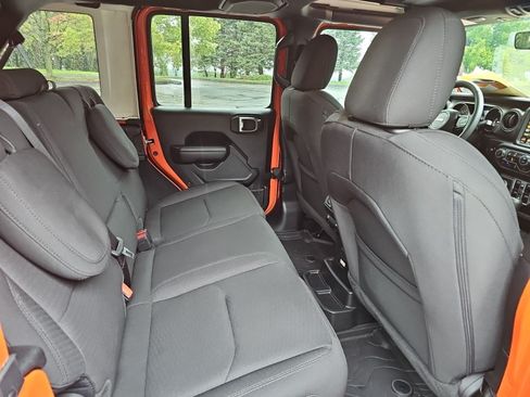 Used 2023 Jeep Wrangler Unlimited w/ Sun & Screen Package AWD/4WD image 16