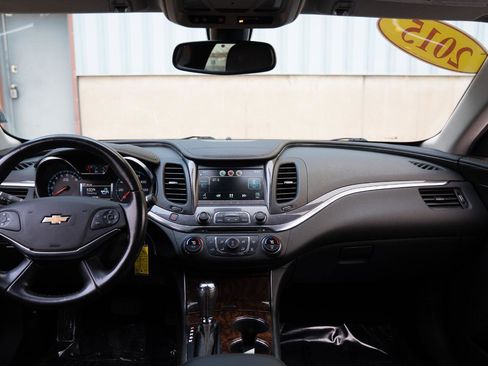 Used 2015 Chevrolet Impala LT w/ Convenience Package image 26
