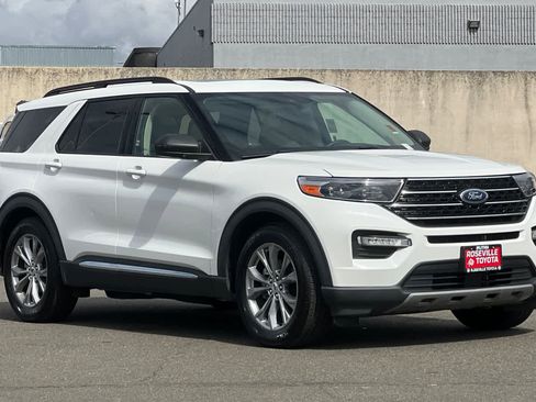 Used 2021 Ford Explorer XLT w/ Equipment Group 202A image 5