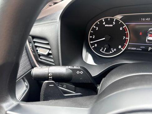 Used 2023 Nissan Rogue S AWD/4WD image 17