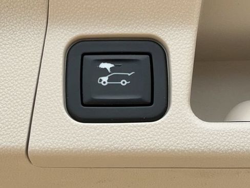 Used 2021 GMC Acadia Denali w/ Denali Ultimate Package AWD/4WD image 21