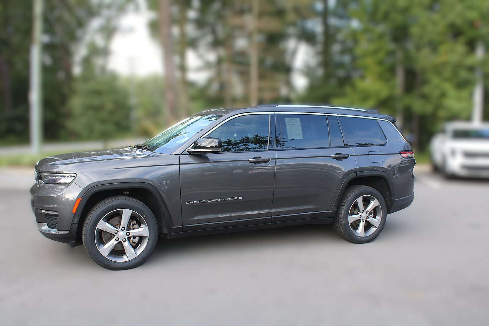 Used 2022 Jeep Grand Cherokee L Limited RWD image 4